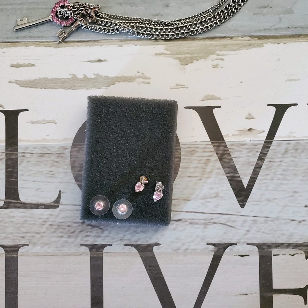 Pink Heart Key Necklace & 2 pairs of Pink Earrings - Picture 3 of 9